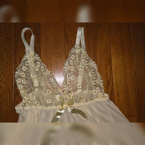 Plus Size 2X Yellow Sheer Mesh Babydoll Lingerie Dress w/ Floral Lace & Ribbon - Picture 4 of 5